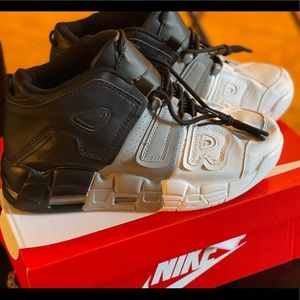 Men’s Size US 10, Nike Air Uptempo Athletic Shoes.